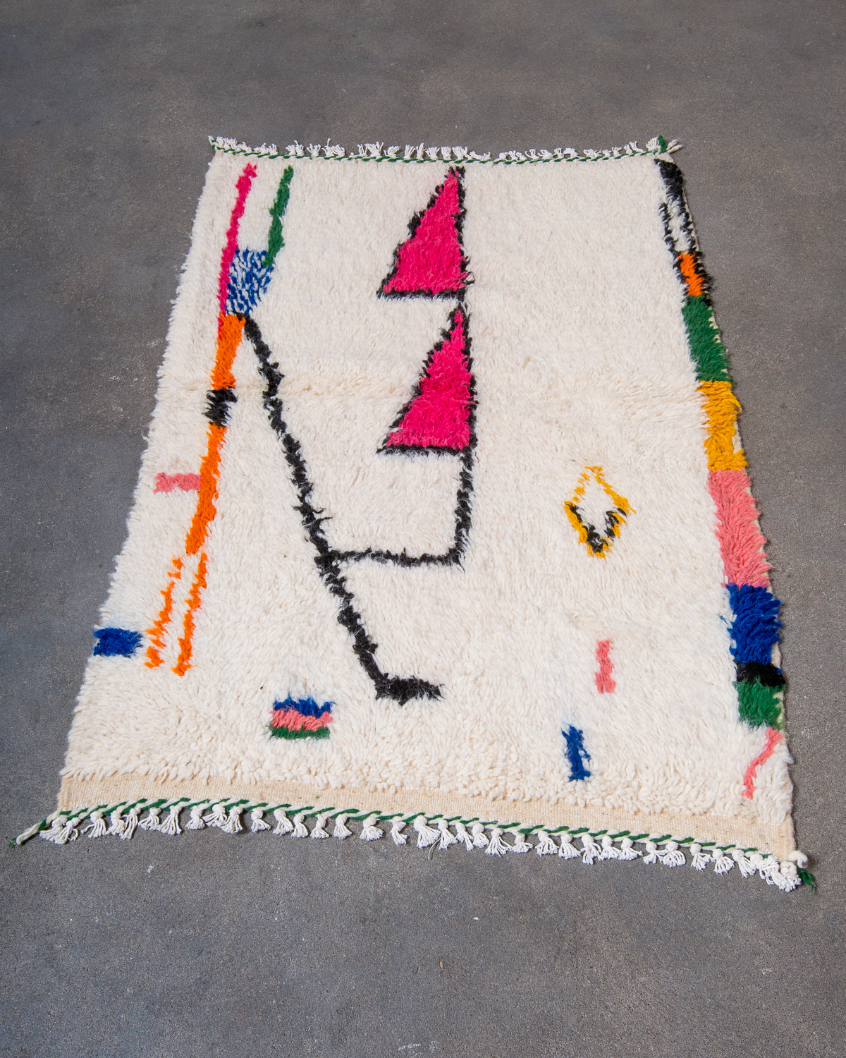 Modern designer handcrafted Berber rug from Morocco. Azilal rug with beautiful colours and patterns. Made of sheep’s wool and colourful cotton.
